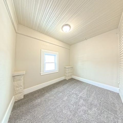 806 S Roche Street, Knoxville, IA 50138