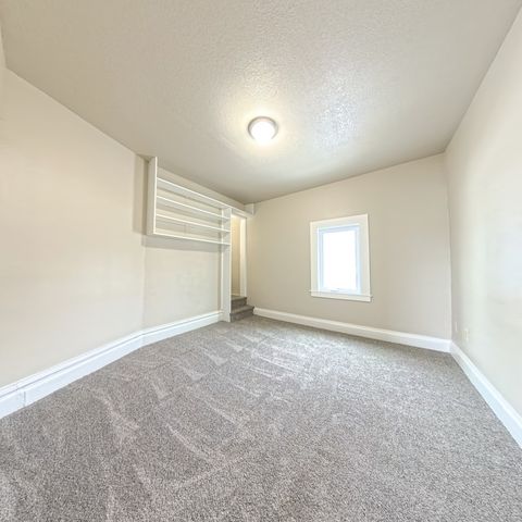 806 S Roche Street, Knoxville, IA 50138