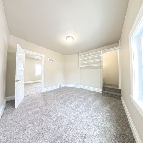 806 S Roche Street, Knoxville, IA 50138