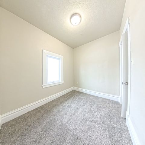 806 S Roche Street, Knoxville, IA 50138