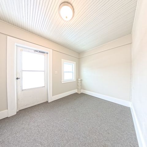 806 S Roche Street, Knoxville, IA 50138