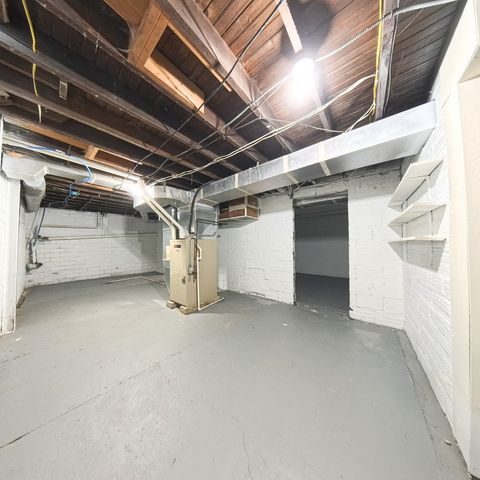 806 S Roche Street, Knoxville, IA 50138