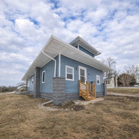 806 S Roche Street, Knoxville, IA 50138