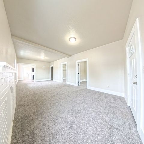 806 S Roche Street, Knoxville, IA 50138