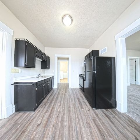 806 S Roche Street, Knoxville, IA 50138