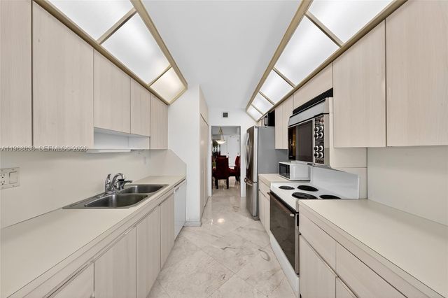 19667 Turnberry Way 6A, Aventura, FL 33180