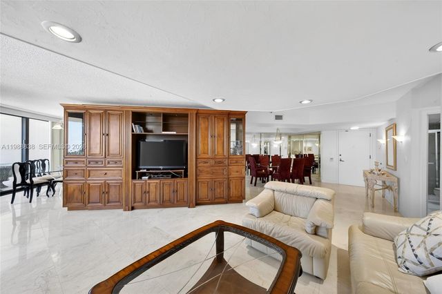 19667 Turnberry Way 6A, Aventura, FL 33180