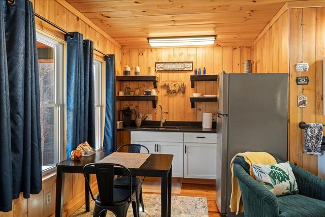 16 Hickory Lane, Campton, KY 41301