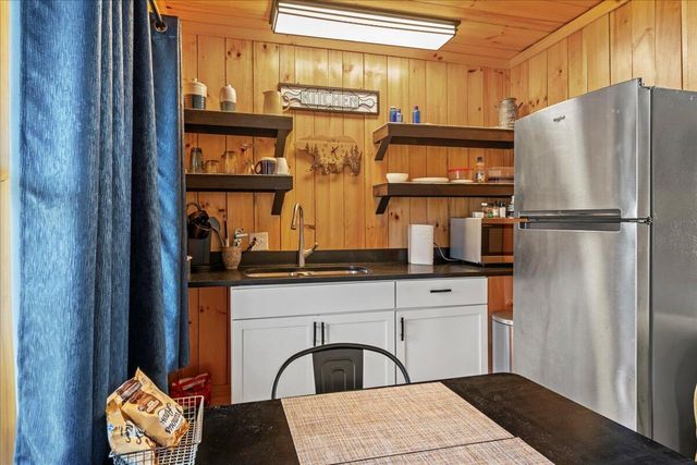 16 Hickory Lane, Campton, KY 41301