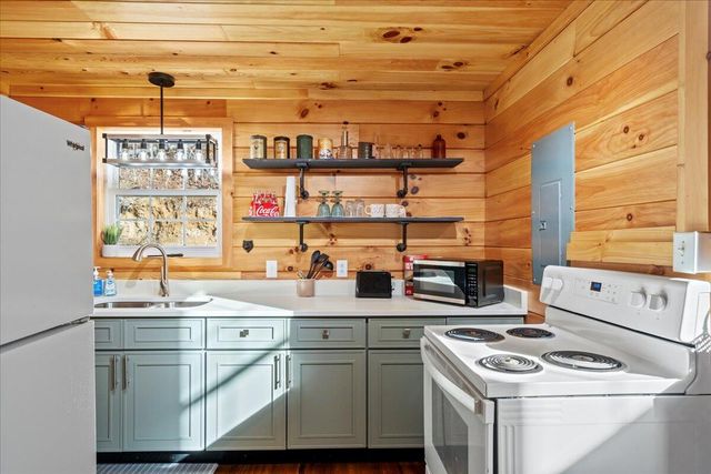 16 Hickory Lane, Campton, KY 41301