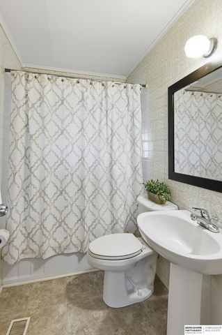 6658 Decatur Street, Omaha, NE 68104