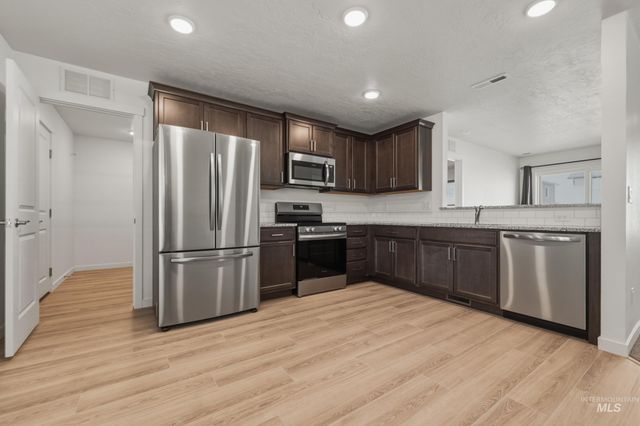 12320 Shadow River St, Caldwell, ID 83607