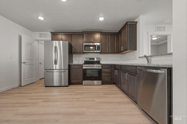 12320 Shadow River St, Caldwell, ID 83607