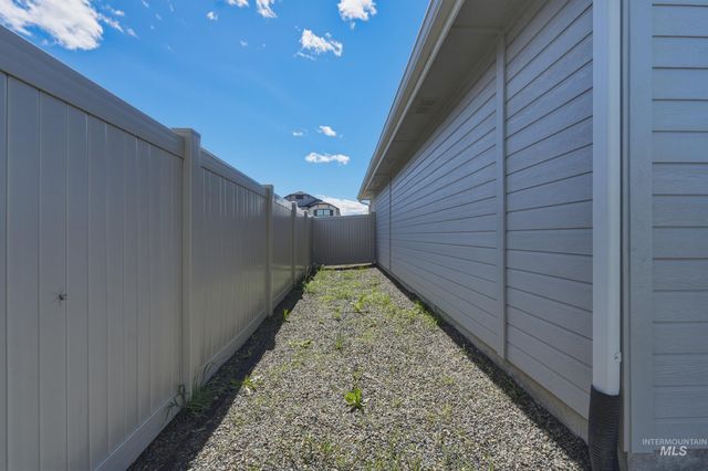 12320 Shadow River St, Caldwell, ID 83607