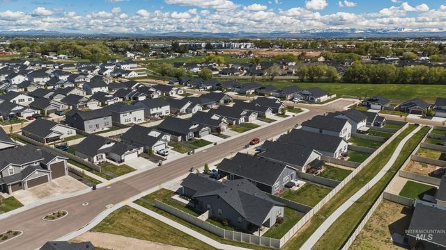 12320 Shadow River St, Caldwell, ID 83607