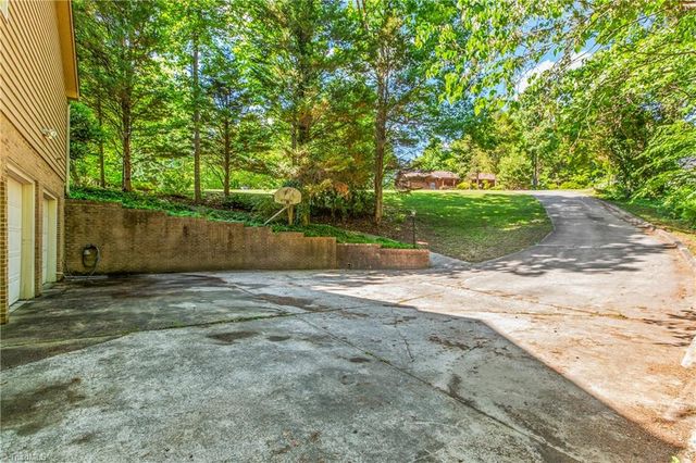 9412 Horse Creek Run, Kernersville, NC 27284