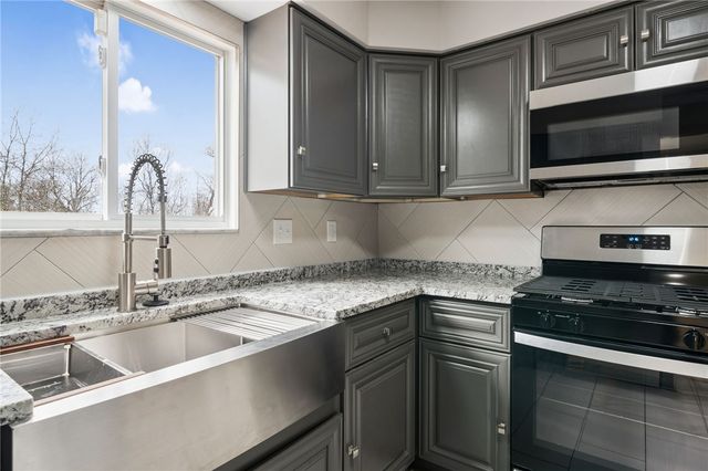 3560 Meadow Gate Dr, Murrysville, PA 15668