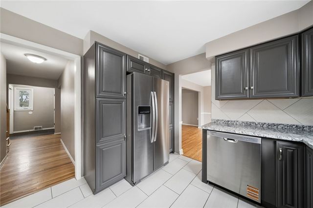 3560 Meadow Gate Dr, Murrysville, PA 15668