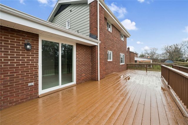3560 Meadow Gate Dr, Murrysville, PA 15668
