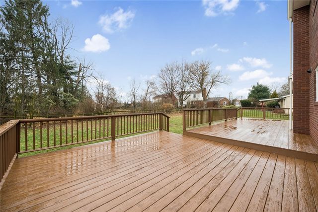 3560 Meadow Gate Dr, Murrysville, PA 15668