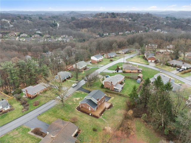 3560 Meadow Gate Dr, Murrysville, PA 15668