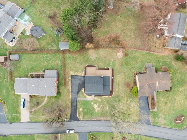 3560 Meadow Gate Dr, Murrysville, PA 15668