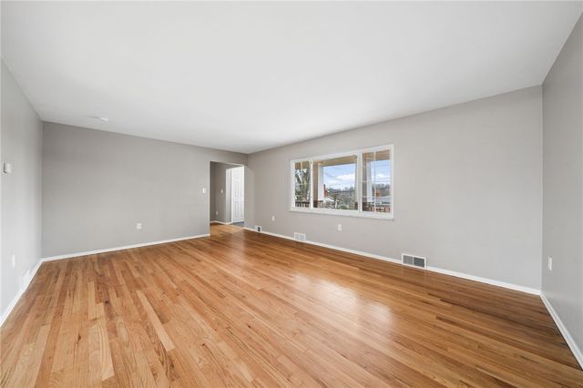 3560 Meadow Gate Dr, Murrysville, PA 15668
