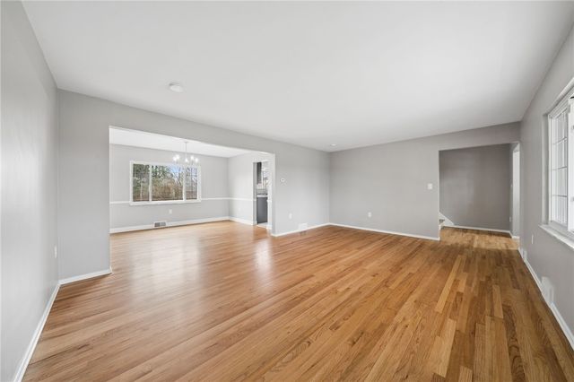 3560 Meadow Gate Dr, Murrysville, PA 15668