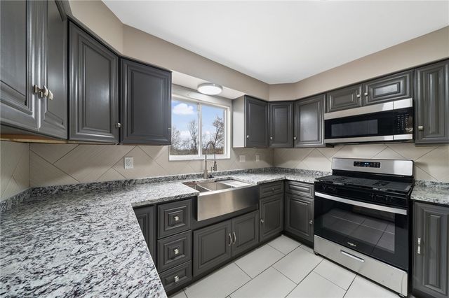 3560 Meadow Gate Dr, Murrysville, PA 15668
