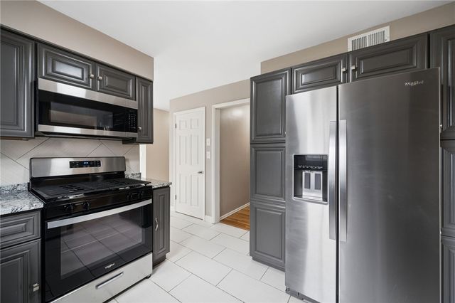 3560 Meadow Gate Dr, Murrysville, PA 15668