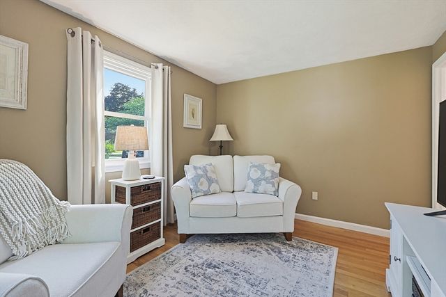 10 Douglas Ave, Methuen, MA 01844