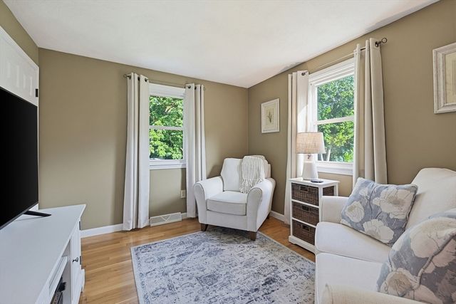 10 Douglas Ave, Methuen, MA 01844