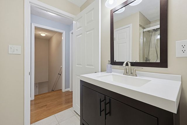 10 Douglas Ave, Methuen, MA 01844