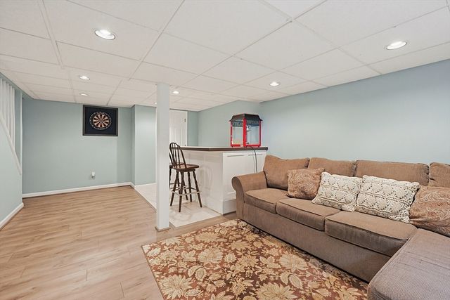 10 Douglas Ave, Methuen, MA 01844