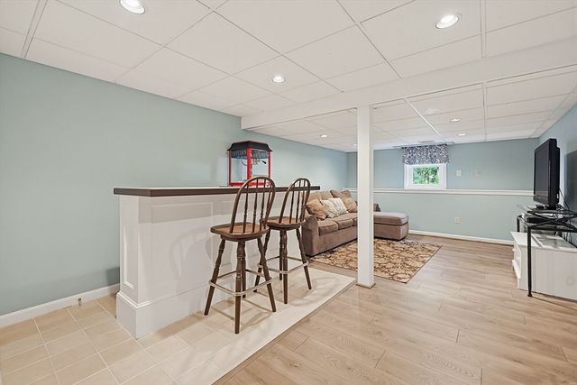 10 Douglas Ave, Methuen, MA 01844