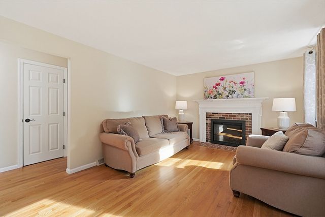 10 Douglas Ave, Methuen, MA 01844