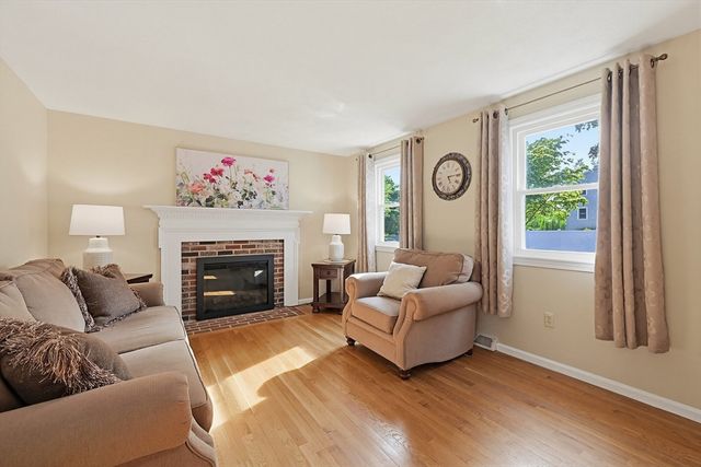 10 Douglas Ave, Methuen, MA 01844