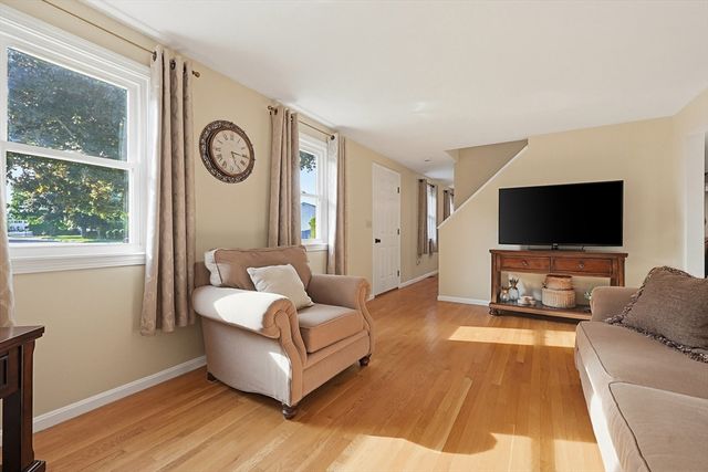 10 Douglas Ave, Methuen, MA 01844