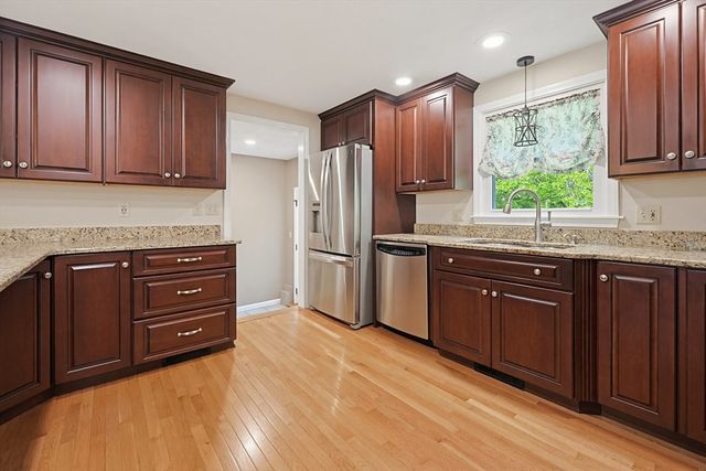 10 Douglas Ave, Methuen, MA 01844