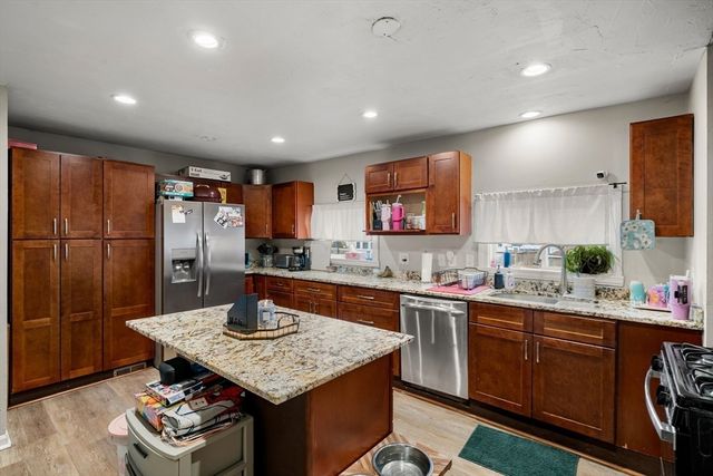 275 Lynnfield St 275, Lynn, MA 01904