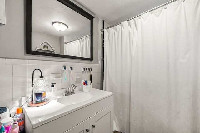 275 Lynnfield St 275, Lynn, MA 01904