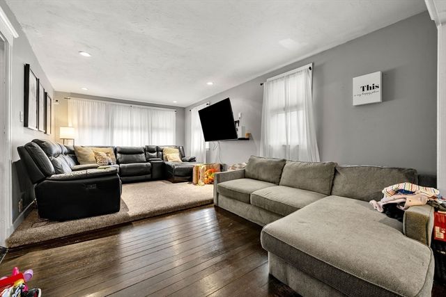 275 Lynnfield St 275, Lynn, MA 01904