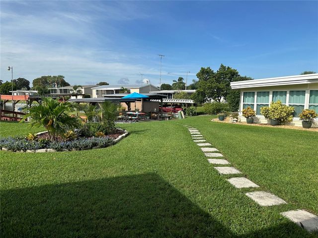 2409 VINDALE ROAD, Tavares, FL 32778