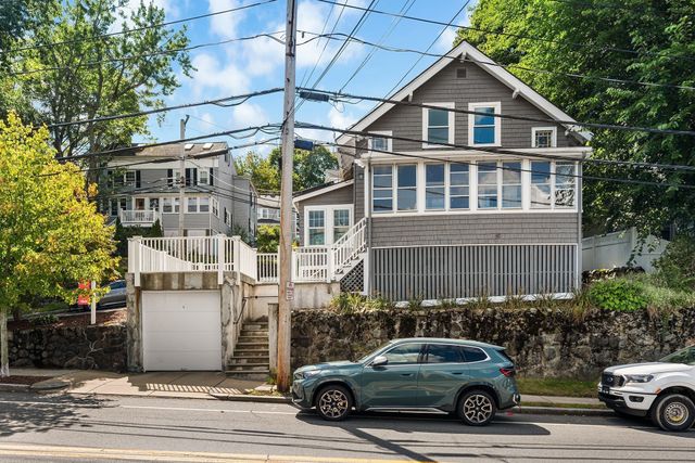 106 Paul Revere Rd, Arlington, MA 02476