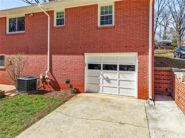 1633 Pembroke Avenue, Winston-salem, NC 27103