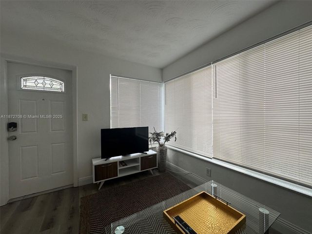 116 SE 9th Ct, Hallandale Beach, FL 33009