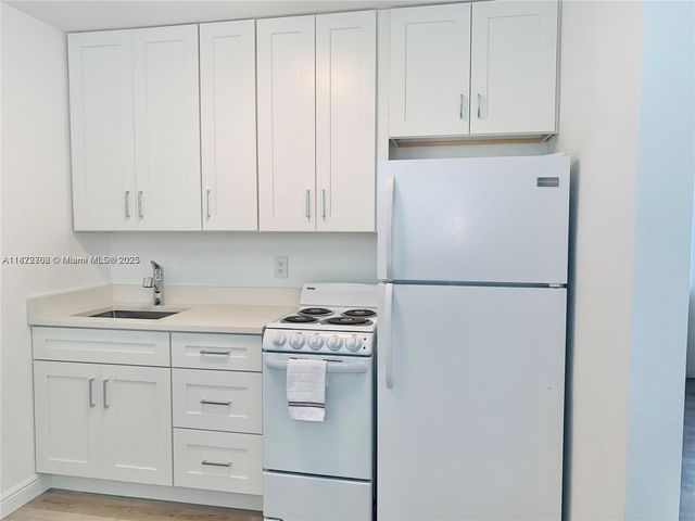 116 SE 9th Ct, Hallandale Beach, FL 33009