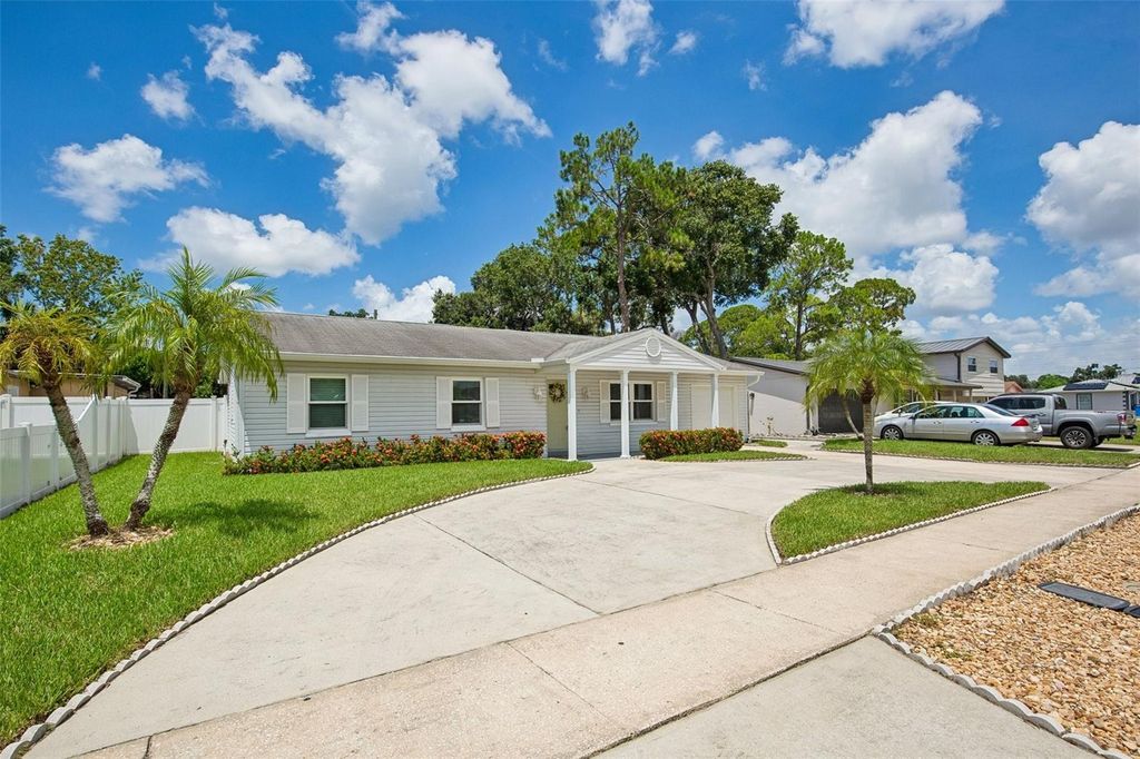 Image 3 of property listing at 6424 ELDORADO DRIVE, Tampa, FL 33615