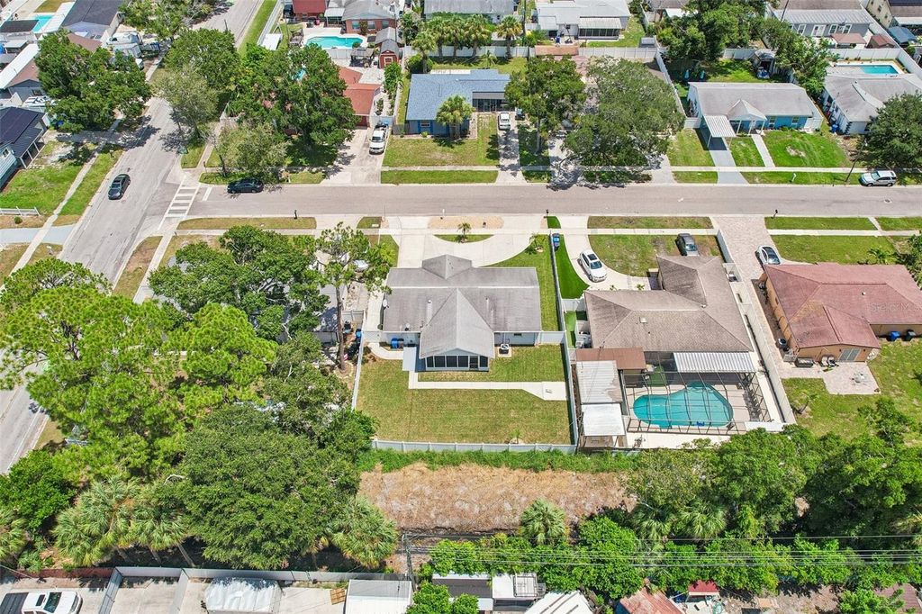 Image 40 of property listing at 6424 ELDORADO DRIVE, Tampa, FL 33615