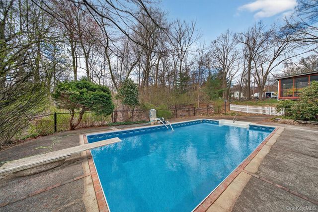 11 Kent Road, Airmont, NY 10952